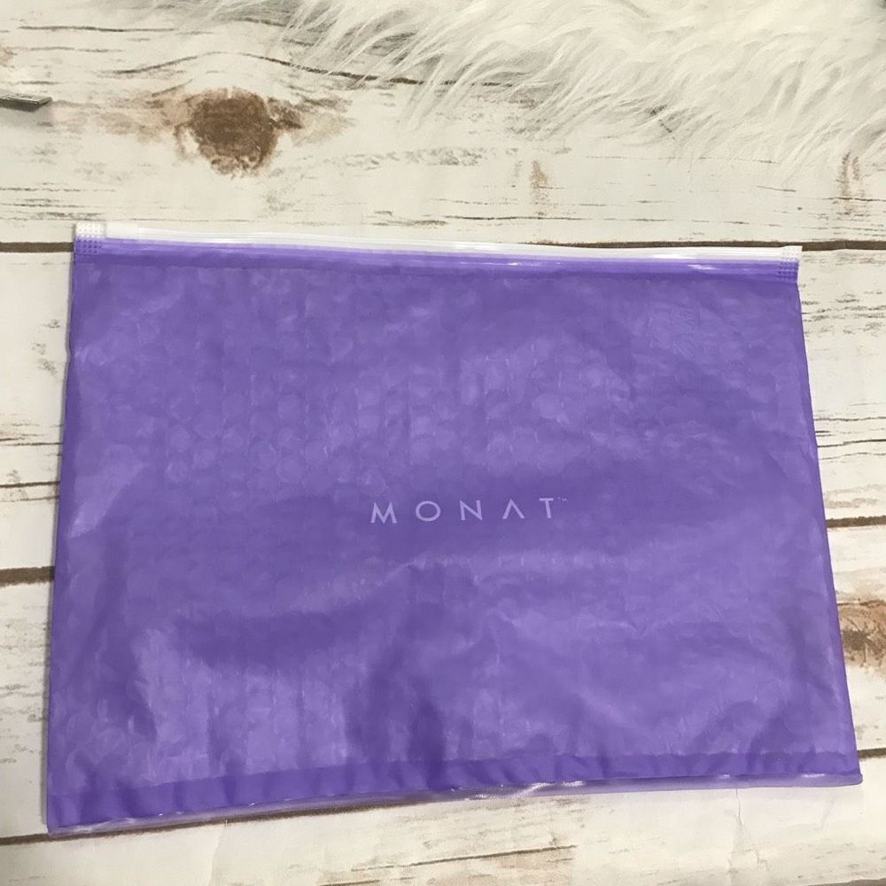 Monat Travel Accessory Makeup Bag with Zipper Bubble Protection Purple
